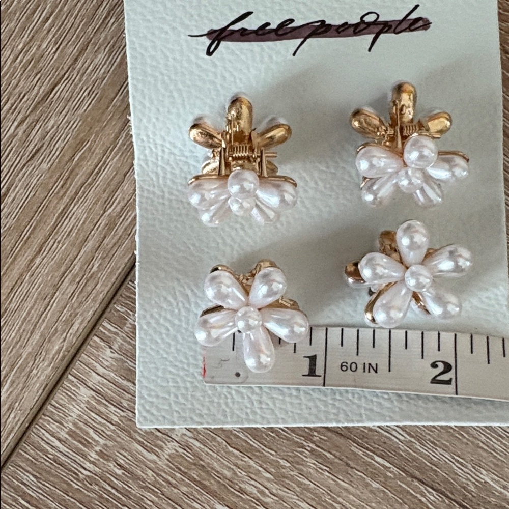 FREE PEOPLE Dahlias Daisy Mini Hair Clip Set NWT - Picture 7 of 7
